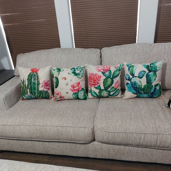 Set Of 4 Colorful Cactus Printed Throw Pillows Southwestern Boho Farmhouse 18x18 - Picture 1 of 15